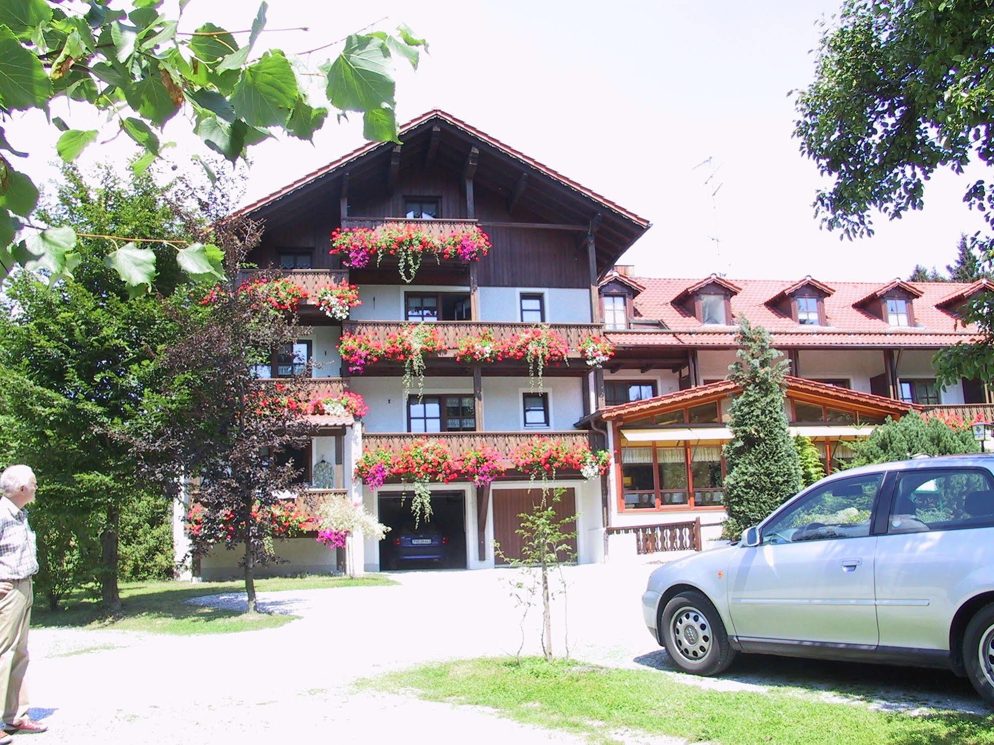 Waldpension Jaegerstueberl Бад-Грисбах Экстерьер фото
